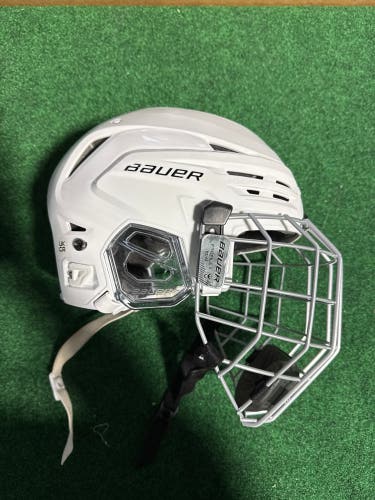 White Medium Bauer Re-Akt 85 Helmet (Used)
