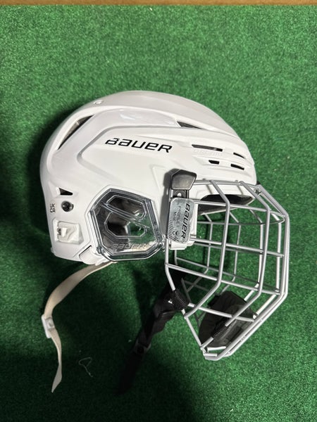 White Medium Bauer Re-Akt 85 Helmet (Used)