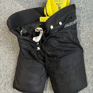 Junior Large Bauer Supreme 2s Pro Hockey Pants (Used)