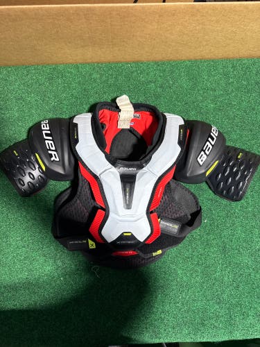 Bauer Vapor Hyperlite Shoulder Pads (Used) | Intermediate Medium