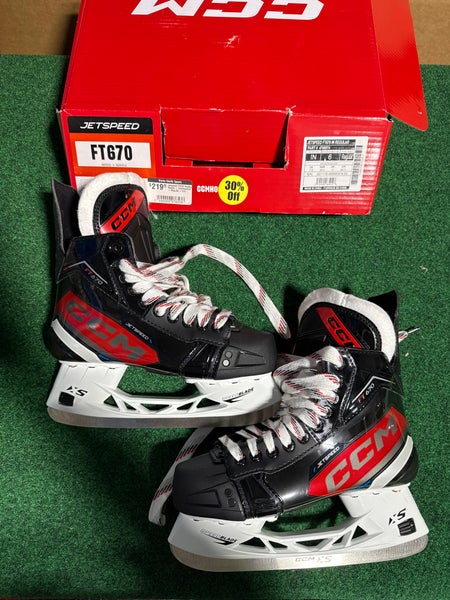 Intermediate CCM JetSpeed FT670 Hockey Skates (Regular) Size 6 (New)