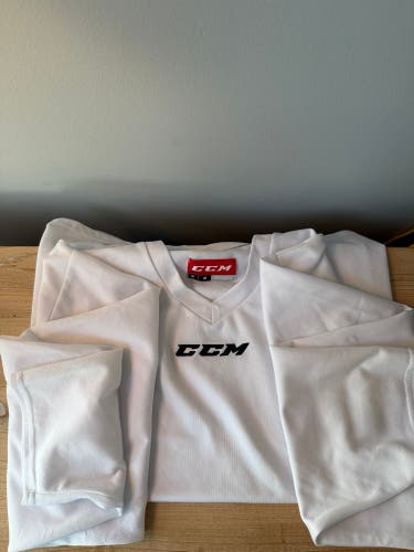 White Medium Adult Unisex CCM Jersey (Used)