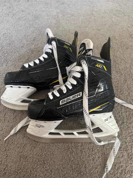 2022 Bauer Supreme M1 Hockey Skates Regular Width Size 1 (Used)