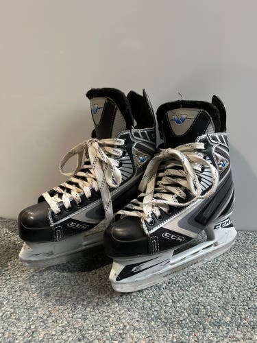 CCM Vector 03 Hockey Skates Regular Width 5.5 (Used)