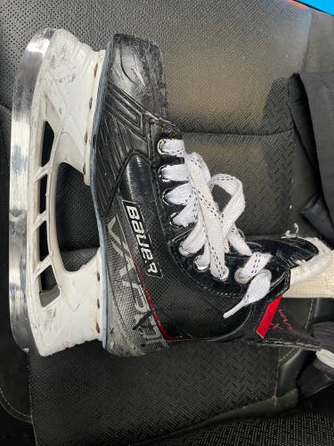 2021 Bauer Vapor 3X Hockey Skates Regular Width Size 5.5 (Used)