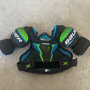 Medium Youth Bauer bauer x Shoulder Pads (Used)