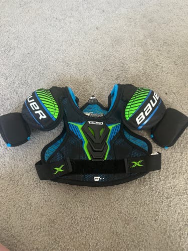 Medium Youth Bauer bauer x Shoulder Pads (Used)
