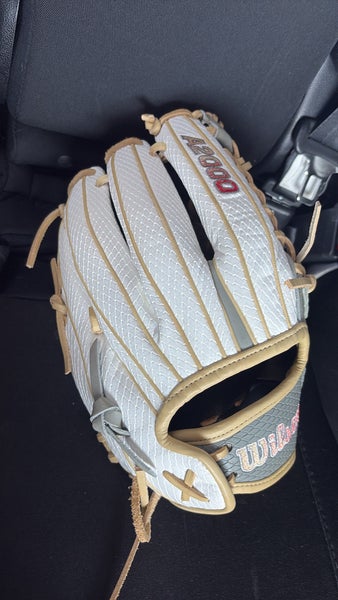 2023 Wilson A2000 RH Outfield Softball Glove 12.5" (New)