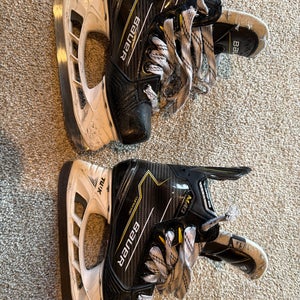2024 Bauer Supreme M40 Hockey Skates Regular Width Size 1.5 (Used)