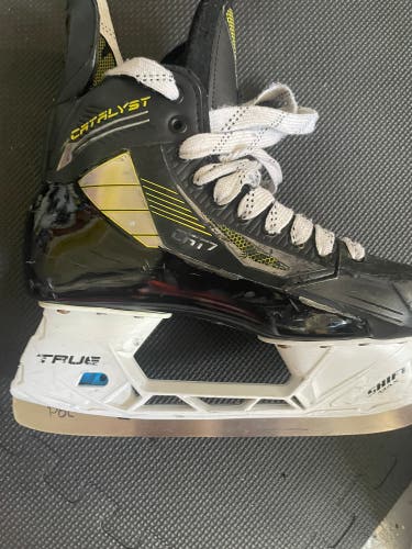 2022 True Catalyst 7 Hockey Skates 8 (Used)