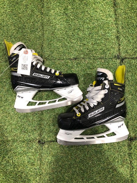 Junior Bauer Supreme S35 Hockey Skates Regular Width Size 2 (Used)