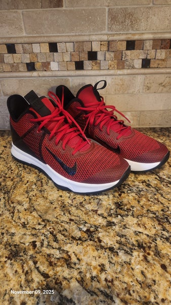 Nike LeBron Witness 4 Black/University Red