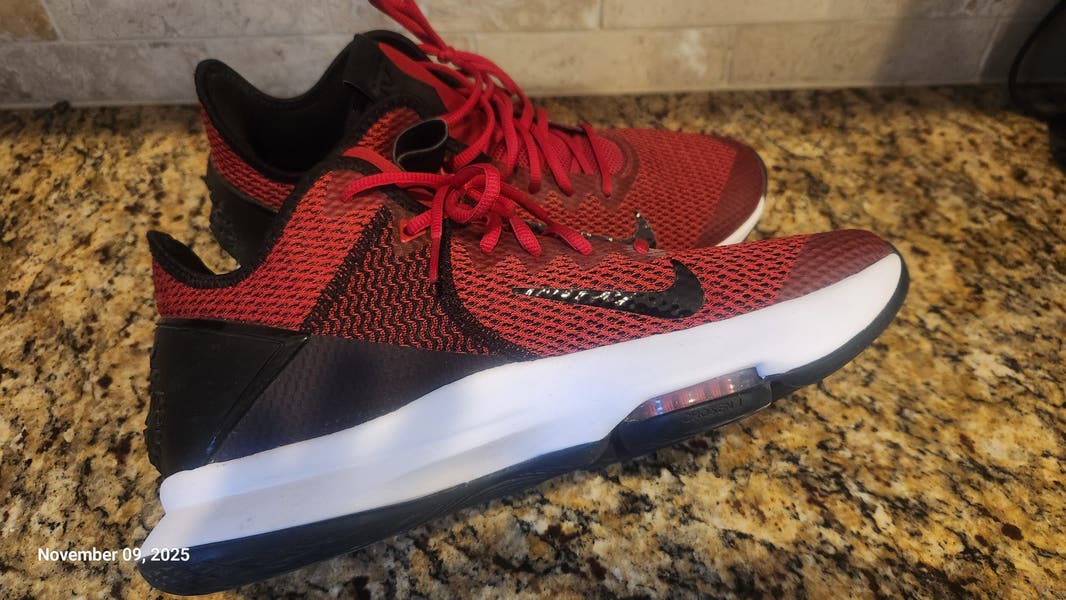 Nike LeBron Witness 4 Black/University Red | SidelineSwap  display picture 3