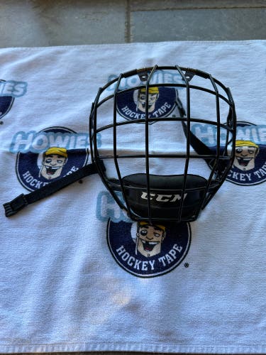 Medium CCM FM580 Full Cage (Used)