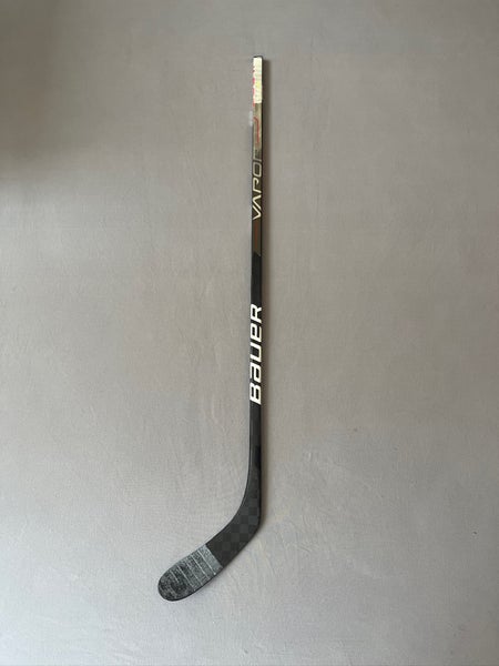 Used 77 Flex P28 Senior Bauer Vapor Hyperlite Right Hand Hockey Stick