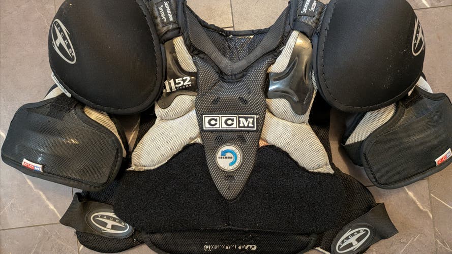 Men's Medium Senior CCM Tacks 1152 Shoulder Pads (Used)