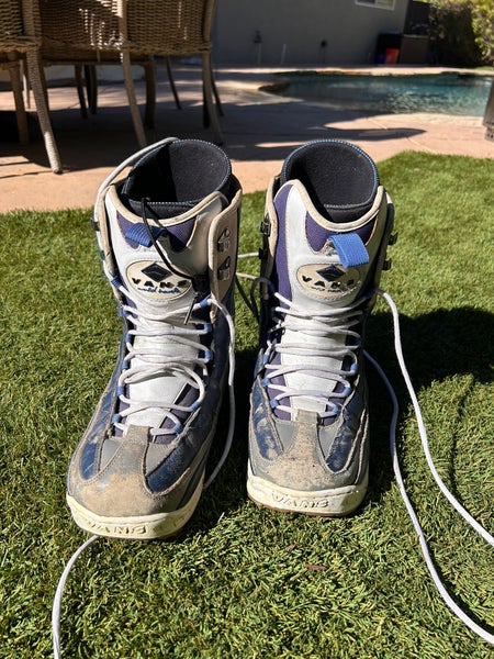 Men's Size M 10.0 (W 11.0) Vans Snowboard Boots Medium Flex (Used)