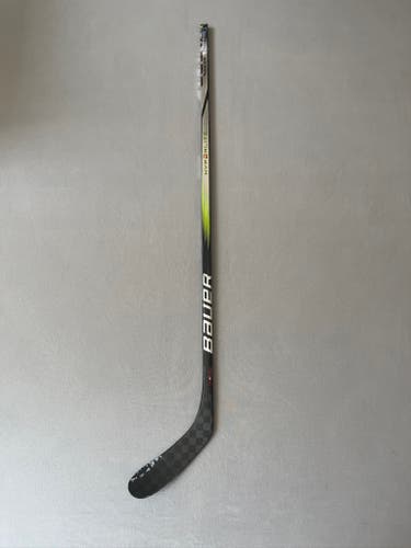 Used 77 Flex P28 Senior Bauer Vapor Hyperlite 2 Right Hand Hockey Stick