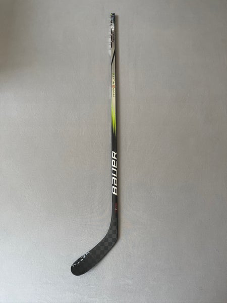 Used 77 Flex P28 Senior Bauer Vapor Hyperlite 2 Right Hand Hockey Stick