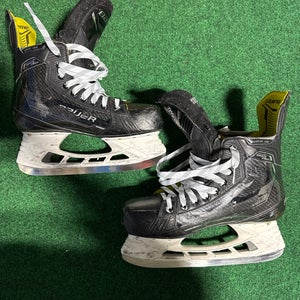Senior Bauer Ignite Pro+ Hockey Skates (Fit 2) Size 8 (Used)