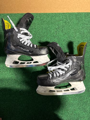 Senior Bauer Ignite Pro+ Hockey Skates (Fit 2) Size 8 (Used)