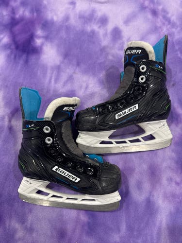Youth Bauer XLP Hockey Skates Regular Width 12 (Used)