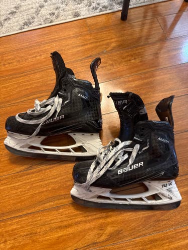 2023 Bauer Hockey Skates Regular Width 9 (Used)