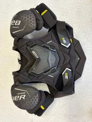 Large Senior Bauer Supreme 3S Pro Shoulder Pads (Used - Like New)