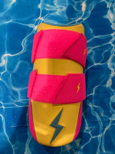 Bruce Bolt 9" Elbow Guard (Used)