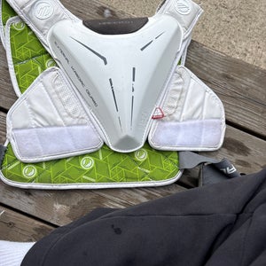 Large Youth Maverik M5 Shoulder Pads (Used)