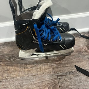 Bauer Supreme Hockey Skates Regular Width Size 2 (Used)