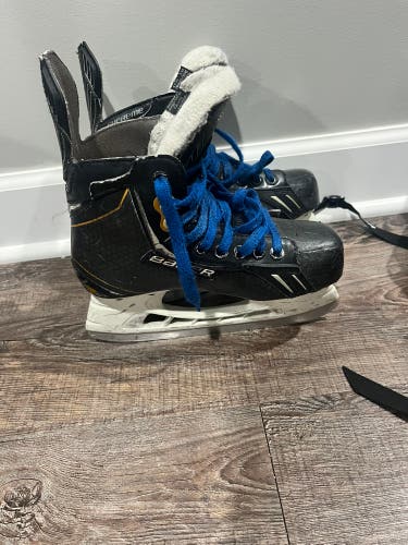 Bauer Supreme Hockey Skates Regular Width Size 2 (Used)