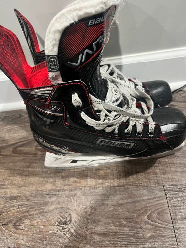 2019 Bauer Vapor X2.7 Hockey Skates Regular Width 6 (Used)