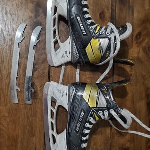 Bauer Supreme 3S Hockey Skates Regular Width - 2 sets bladetech steel Size 2.5 (Used)