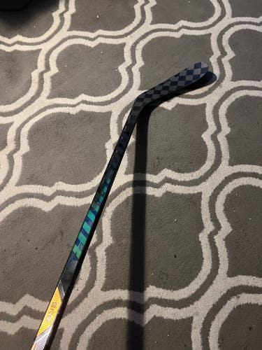 Warrior QR6 pro Right Handed Stick 75 Flex W28 (New)