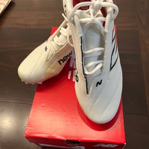 White Unisex Size M 5.5 (W 6.5) Youth New Balance Low Top Molded Cleats (Used)