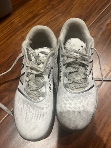 White Men's Size M 6.0 (W 7.0) Adult New Balance Shoes