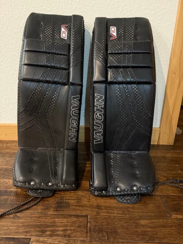 30" Vaughn Velocity V10 Goalie Leg Pads (Used)