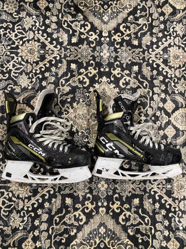 CCM AS-V Pro Hockey Skates Regular Width 8 (Used)
