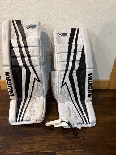 28" Vaughn Velocity V9 Goalie Leg Pads (Used)