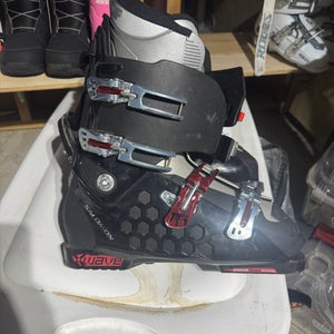 Mondo 30 & up Men's Salomon Wave Ski Boots Soft Flex (Used)