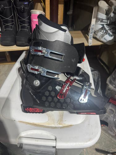 Mondo 30 & up Men's Salomon Wave Ski Boots Soft Flex (Used)