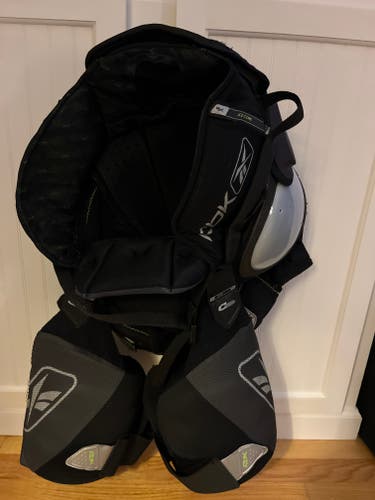 Men's Senior Medium Reebok 9K Hockey Pants