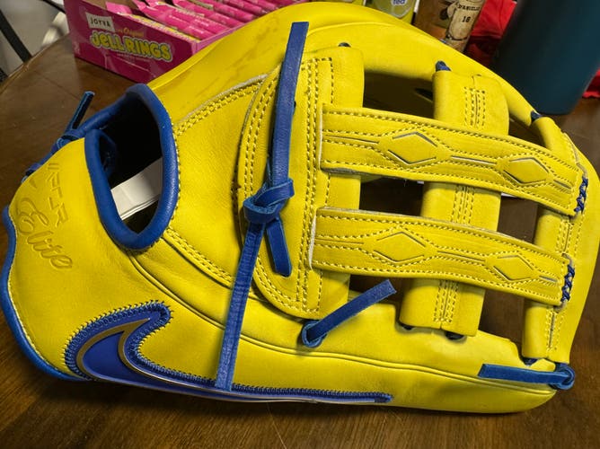 Ronald Acuña Jr. Nike Vapor Elite Series Glove. 12.75” Limited Edition.