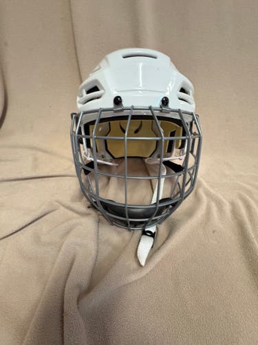 Large adult hockey Helmet (Used)