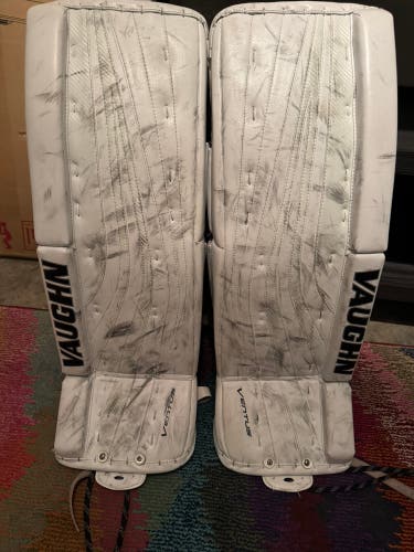 30" Vaughn Ventus SLR Goalie Leg Pads (Used)