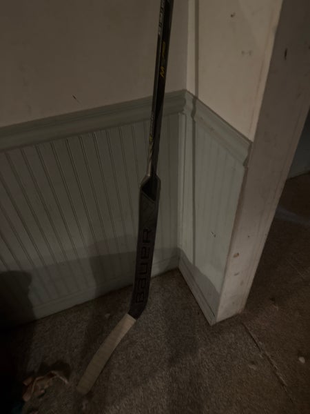 Intermediate Bauer M5 pro Full Right Goalie Stick 23" Paddle (Used)