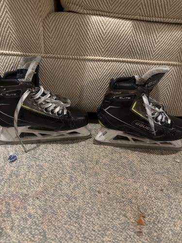 Bauer Elite Hockey Goalie Skates 5 (Used)