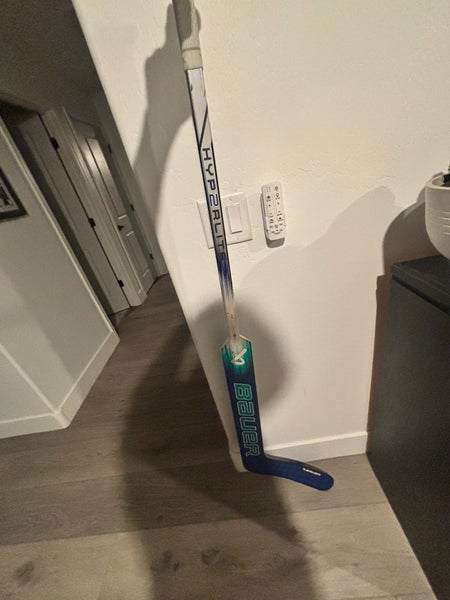 Intermediate Bauer Hyperlite 2 Regular Goalie Stick 24" Paddle (Used)