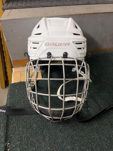Medium Bauer Re-Akt 150 Helmet (Used)